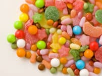 ガムとチョコレートを一緒に食べるとガムがなくなる理由に関する雑学