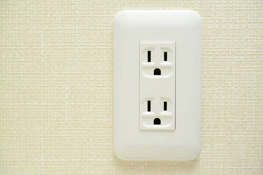 コンセントの2つの穴は大きさが違うということに関する雑学