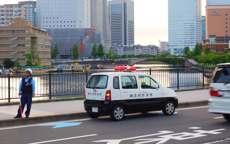 パトカーはもともと白一色だったという雑学
