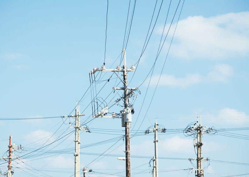 電信柱の中身は空洞という雑学