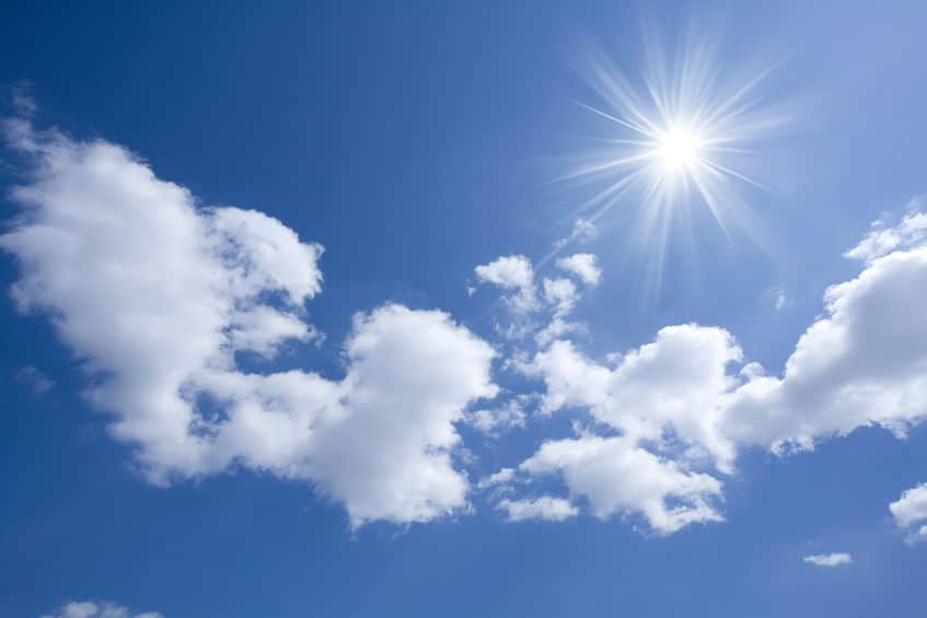 空が青い理由は?物体の色は光の色で決まる!というトリビア