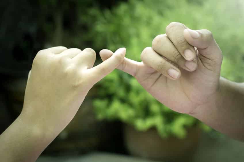 指切りげんまんは、嘘をつくと針千本飲まされるだけでなく、さらに1万回殴られるという雑学