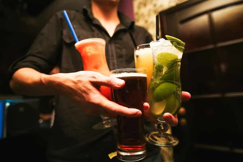 "お酒をちゃんぽんすると二日酔いしやすい"はウソ!についての雑学まとめ