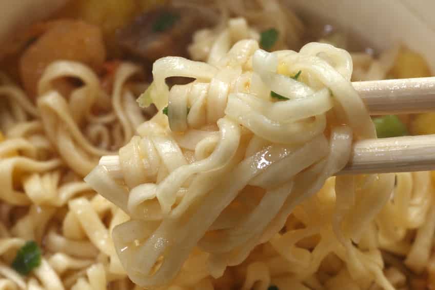カップ麺の味付けは地方によって違うという雑学