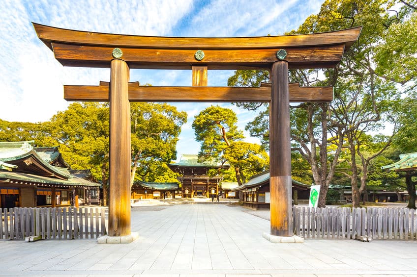 初詣は鉄道会社のマーケティングによって明治以降に生まれたという雑学