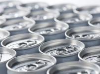 缶のプルタブの穴は、左右対称ではないことがあるという雑学