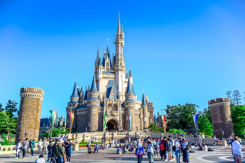 ディズニーランドのトイレに鏡がない理由に関する雑学
