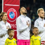 なぜサッカーの試合では子供と手をつないで入場するのかという雑学