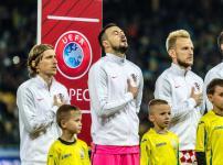 なぜサッカーの試合では子供と手をつないで入場するのかという雑学