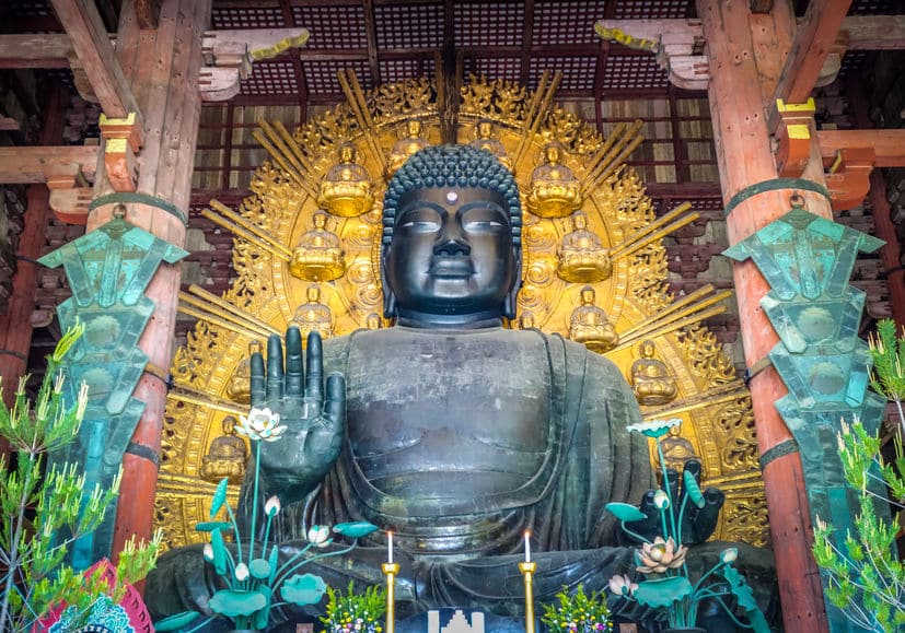 奈良の大仏は、造られた当時は黄金色だったという雑学