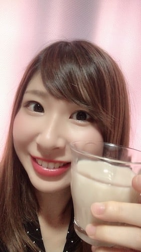 麦茶＋砂糖＋ミルクのコーヒー牛乳で満足げ