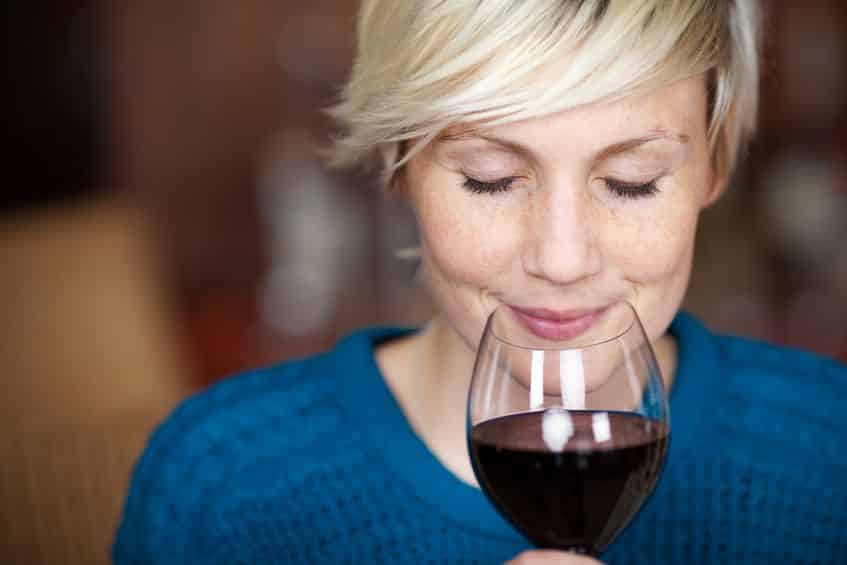 なぜ?短時間でお酒はたくさん飲めるが水は大量に飲めない。という雑学まとめ