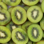 キウイを食べると睡眠の質が上がる可能性があるという雑学