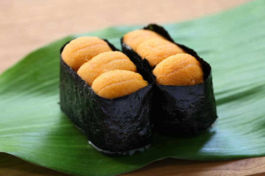 もともとは大きかった江戸前寿司を食べやすいように2個に分けたというトリビア