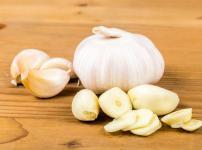 すべての野菜・果物の中で糖度が最も高いのはニンニクという雑学
