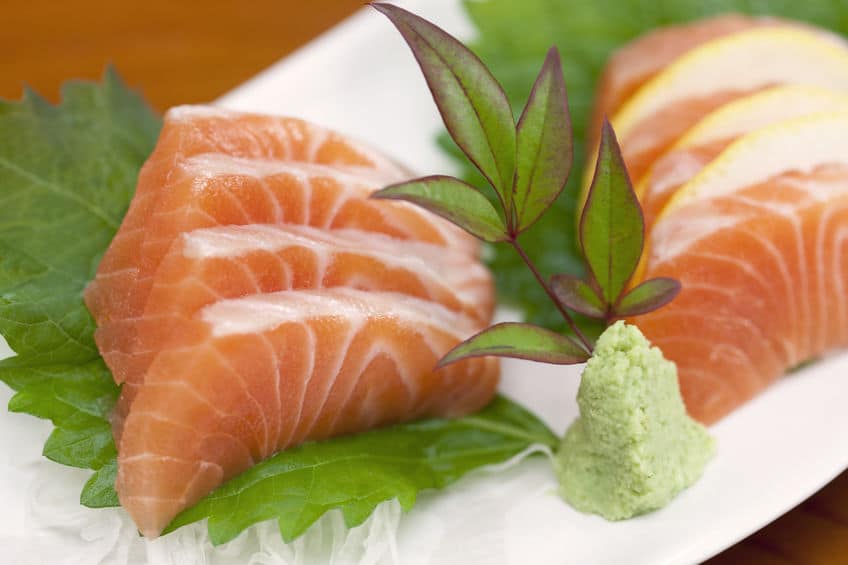 鮭は川魚なのに刺身OK? サーモンとの違いについてのトリビア