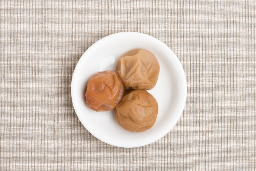 梅干しは便秘解消にも効くというトリビア