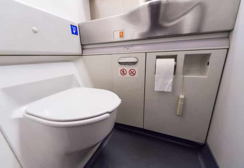 パイロットはコックピットから近いトイレを使うという雑学