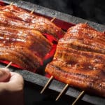 うなぎを焼くときにうちわであおぐ理由