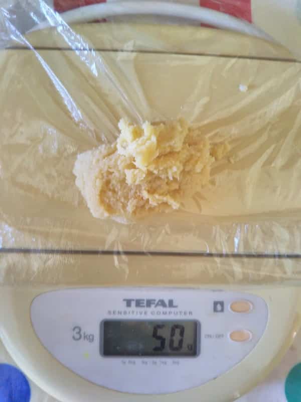 飛鳥時代のチーズ「蘇」を計量