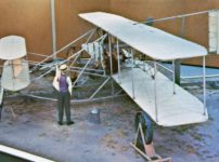 最初に空を飛んだのはライト兄弟のどっち？という雑学