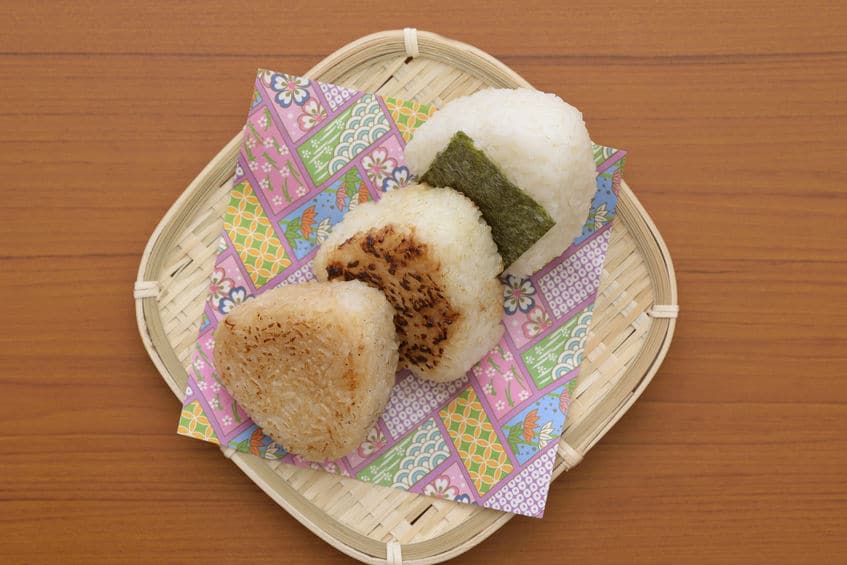 世界最古のおにぎりが三角形だった理由についてのトリビア