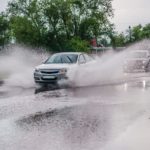 水はね・泥はね運転をすると罰則があるという雑学