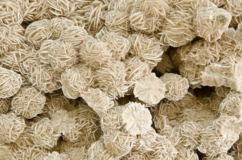 その名はデザートローズ。"砂漠のバラ"と呼ばれる鉱物の結晶が美しい…というトリビアまとめ