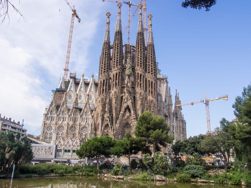 130年以上、サグラダ・ファミリアは違法建築状態だった。というトリビア