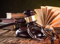 知らない人を通せんぼすると犯罪になるという雑学