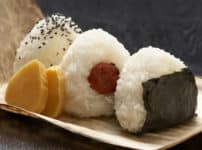「おむすび」は本来三角形と決まっている？という雑学