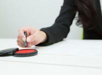 印鑑の隙間に詰まったごみは「輪ゴム」でとれるという雑学