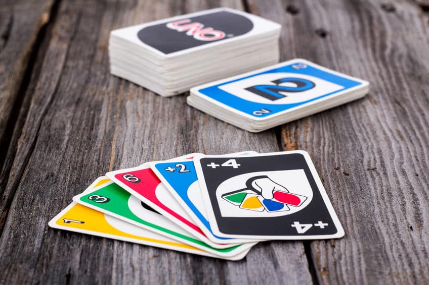 「UNO」公式ルールではドロー2やドロー4を重ねることはできない!という雑学