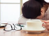 日本人はコーヒーで眠気覚ましができないという雑学