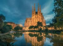 サグラダ・ファミリアは1885年以降の建築許可を取っていなかったという雑学