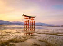 厳島神社の鳥居は海に浸かっていない時間があるという雑学