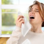 くしゃみをするとき目を閉じてしまう理由は？という雑学