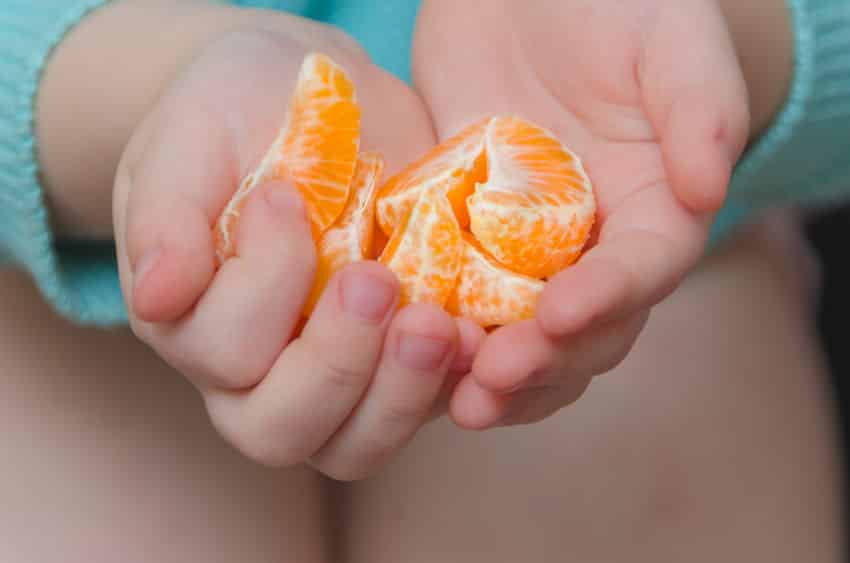 みかんを食べ過ぎると手が黄色くなるという雑学