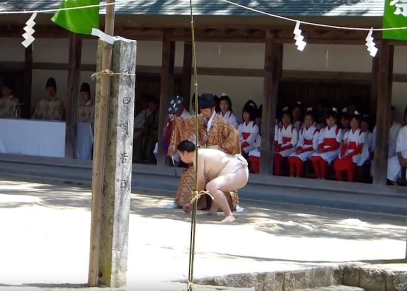 一人相撲祭りの立ち会い
