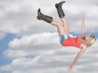 パラシュートなしで上空10160mから落下しても生還した女性がいるという雑学