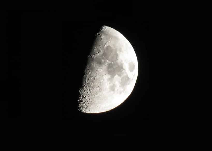 月の昼と夜の温度差は300度という雑学