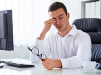 眠いときに目をこする理由に関する雑学