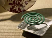 蚊取り線香がうずまき型なのは、長時間燃焼させるための秘策だったという雑学