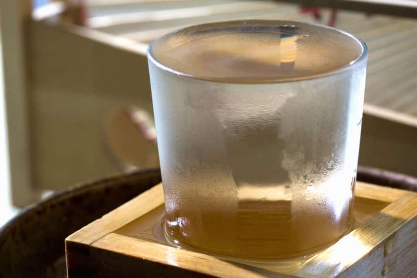 日本酒をグラスから升（ます）に溢れるように注ぐのはなぜ！？に関する雑学