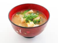 味噌汁をていねいに呼ぶと「御御御つけ（おみおつけ）」という雑学
