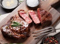 「ビフテキ」は「ビフテック」の略だが「ビフテック」の語源は「ビーフステーキ」という雑学