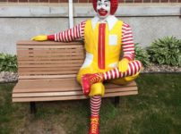 マクドナルドのキャラクター「ドナルド」の本名は「ロナルド」という雑学