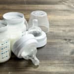 乳児用液体ミルクとは「すぐ飲めるように調合済みのミルク」のことという雑学
