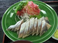魚を凍らせたまま食べる地域があるという雑学