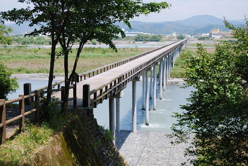 蓬莱橋は全長が897.4mもある世界一長い木造歩道橋についてのトリビア